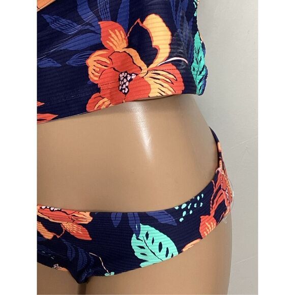 New. Seafolly tropical tankini set. DD-cup. Medium/Large. Retails $198 - Picture 7 of 11